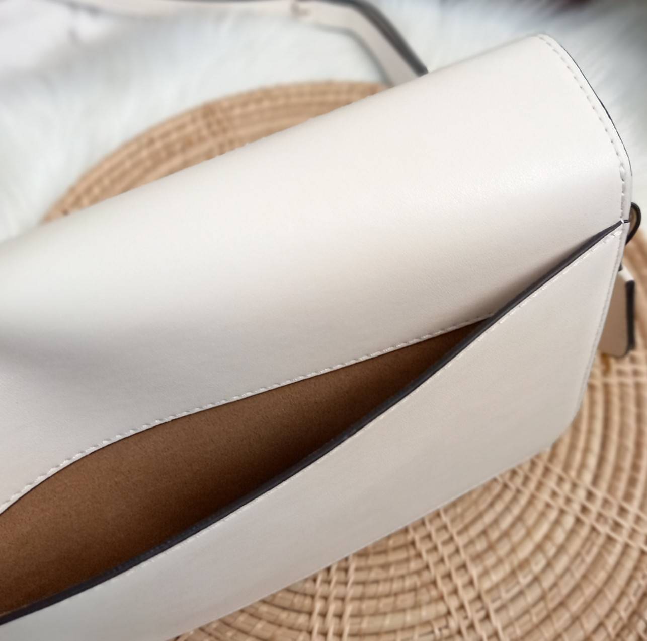 COACH STUDIO GLOVETANNED LEATHER SHOULDER BAG (C6641)🌺ห้ามพลาดเด็ดขาด!! สวยละมุน เรียบหรู ดูแพงสุดๆ!! //กระเป๋าถือ กระเป๋าสะพาย ดีไซน์เนี้ยบ! เฉียบมาก!// วัสดุหนังแท้ หนังเรียบเต็มใบ อยู่ทรง สวยมากๆ ดีเทลเรียบหรู ผู้ดีสุดๆ!// ด้านหน้าเปิด-ปิดด้วยต