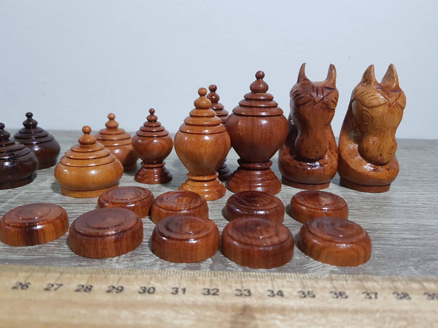 ตัวหมากรุกไทยไม้แกะชุดคาณฑีวะไม้เนื้อแข็ง