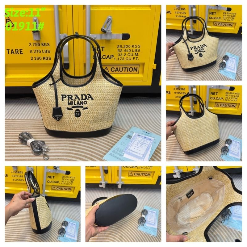 Prada crochet and leather tote bag กระเป๋าทรงโท้ท สวยไม่ซ้ำใคร สไตล์บีช เหมาะมากกับการสะพายไปเที่ยวทะเล หรือจะใช้ในวันสบายๆก็ตอบโจทย์ รุ่นนี้มีไว้ยังไงก็ได้ใช้บ่อยแน่นอน