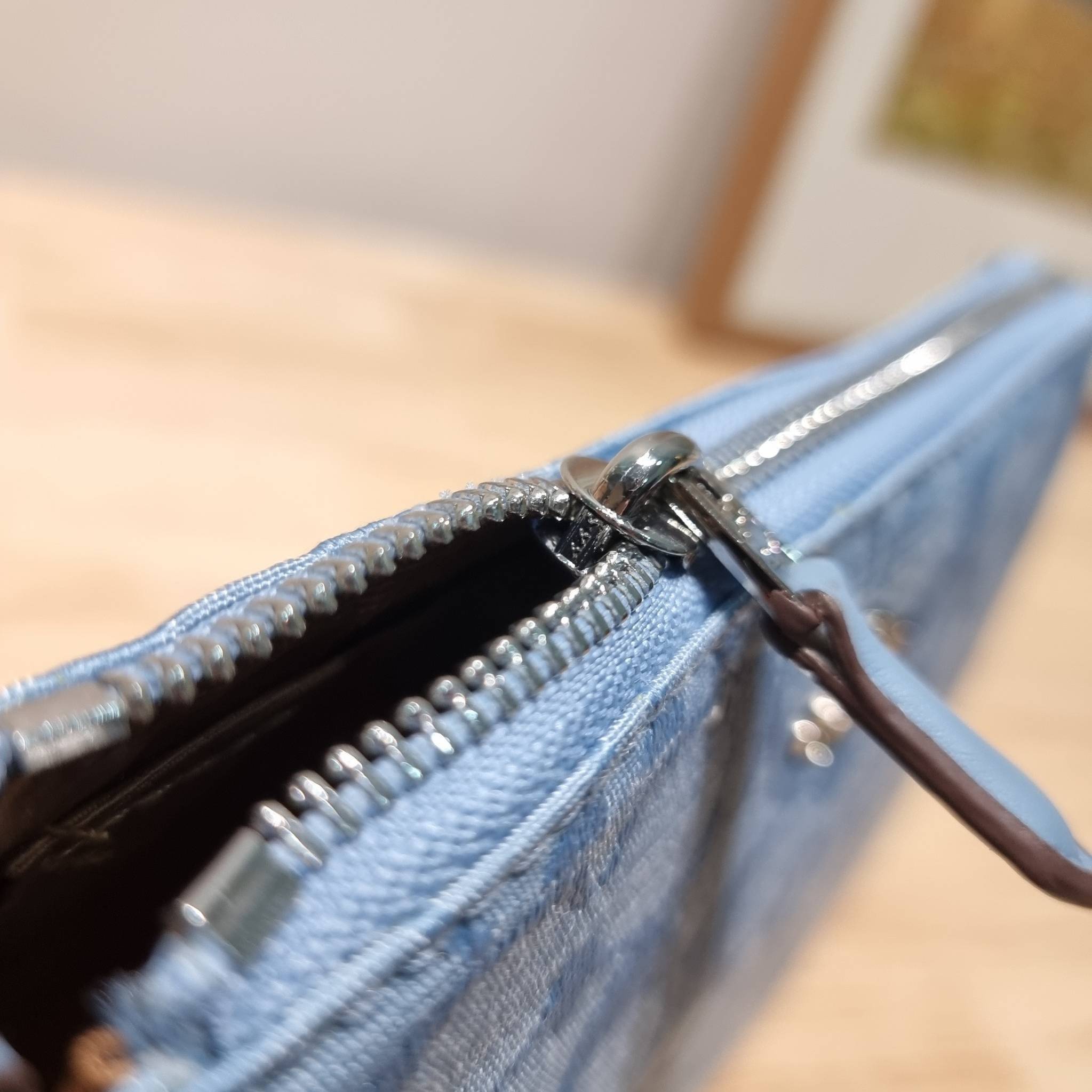 COACH Nolita 15 In Signature Chambray CI027 พร้อมส่ง คอลเลคชั่นใหม่ น่ารักน่าใช้ ในสไตล์คลาสสิค กระเป๋าทรงพอชขนาดมินิ สาวๆเห็นใบจริง ยังไงก็ต้องหลงรักไอเท็มนี้แน่นอนจ้า