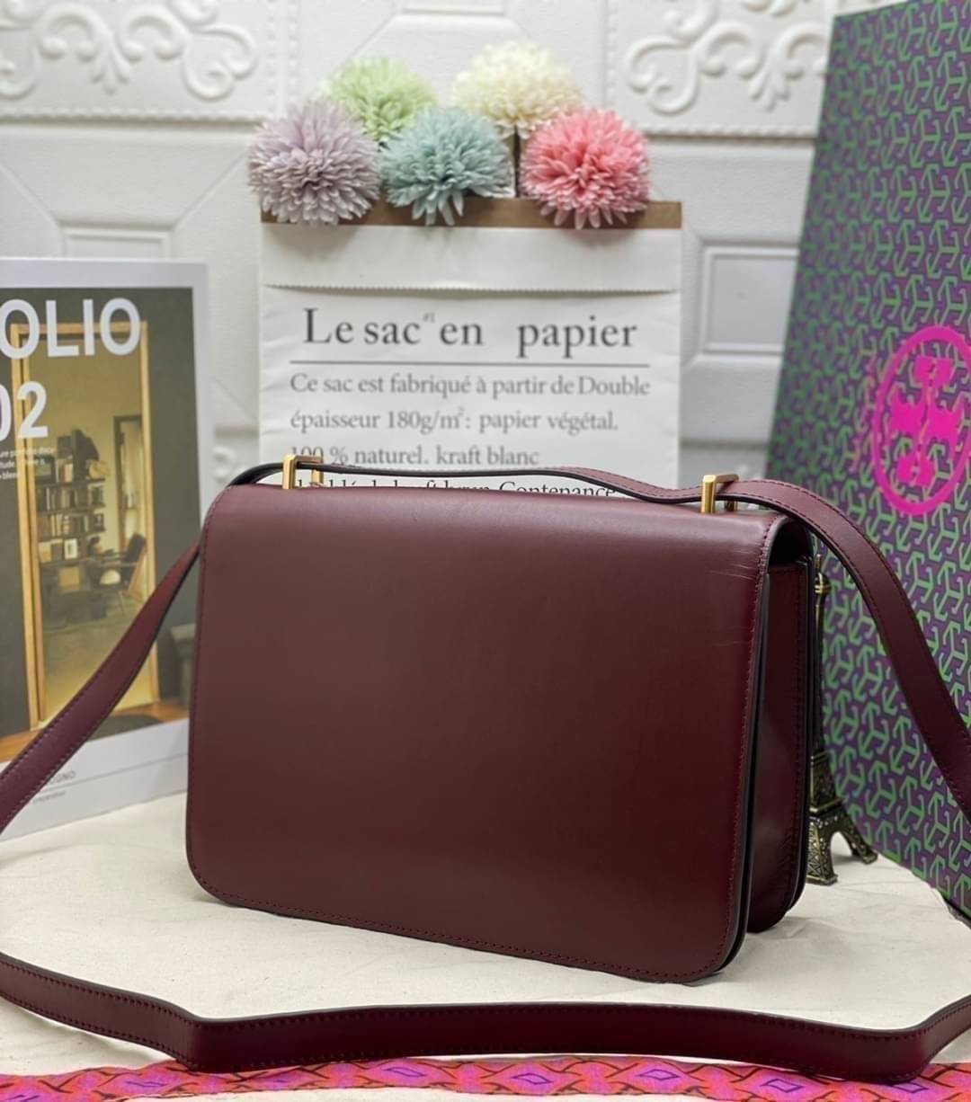 Tory Burch 75003 Eleanor Medium Convertible Shoulder Bag พร้อมส่งที่ไทย อีกรุ่นที่น่าครอบครองมากๆค่ะ กระเป๋าสะพายข้างและทบสายเป็นคล้องไหล่ได้ หนังแท้ชั้นดี ใช้ได้กับทุกๆโอกาส ห้ามพลาด ก่อนหมดนะคะ!!