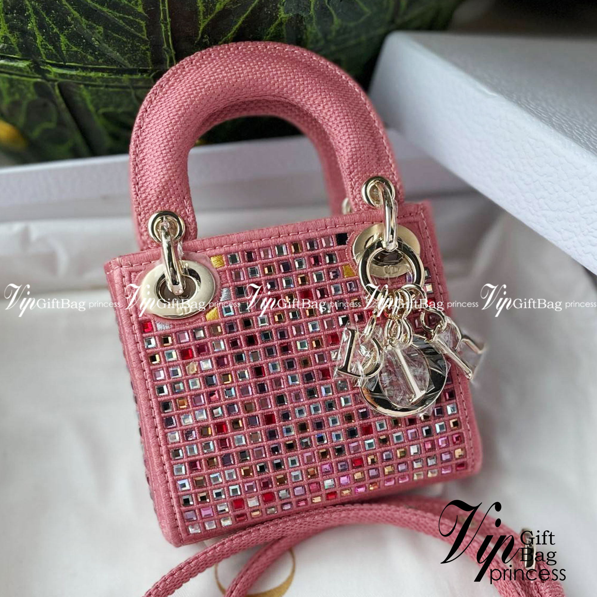 Micro Lady Dior Bag Dark Pink Metallic Canvas Embroidered with Multicolor Crystals เกรดใช้งานสลับใบจริงได้ เทพออริจินอล เป็นรุ่นสั่งทำพิเศษ ภาพสินค้าถ่ายจากงานขายจริงใช้งานต่างประเทศได้