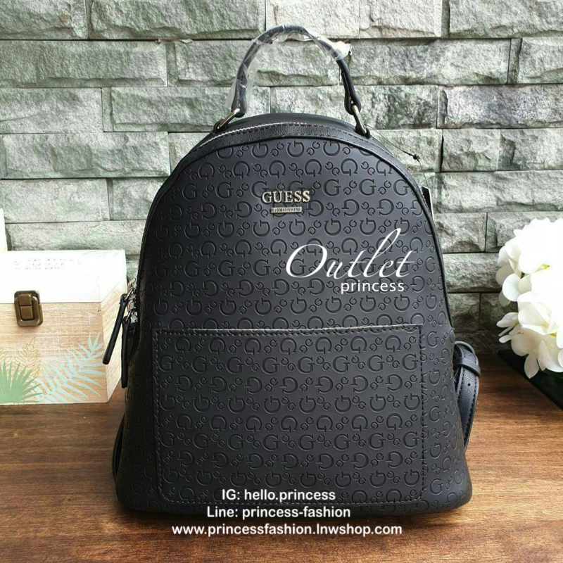 GUESS WOMAN'S BACKPACK กระเป๋าสะพายเป้ขนาดกำลังดี วัสดุหนังแกะสังเคราะห์ โลโก้รอบใบ หนังสวย น้ำหนักเบามากกกๆ!! กันน้ำ ทำความสะอาดง่าย มีหูหิ้วเเละสายสะพายหลังเลื่อนปรับได้ 5 ระดับ ด้านหน้าประดับโลโก้แบรนด์ อะไหล่เงิน และ มีช่องใส่ของ 1 ช่อง เปิดปิดด้