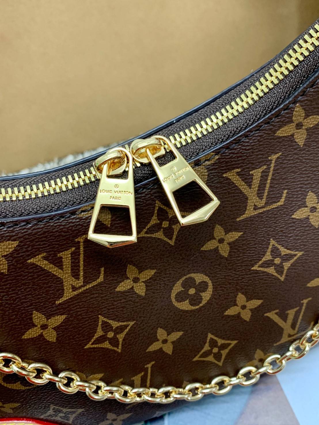 รุ่นฮิตปี2021 สะพายได้ทั่วโลกค่ะ!! LOUIS VUITTON BOULOGNE M45832 พร้อมส่ง! LV PREMIUM GIFT ตปท.!! กระเป๋าหิ้ว//สะพายข้างได้ หนังแกะ ทรงสวยมากๆค่ะ เปิดปิดกระเป๋าแบบซิปคู่ อะไหล่ทองแววหรูหรามากๆ