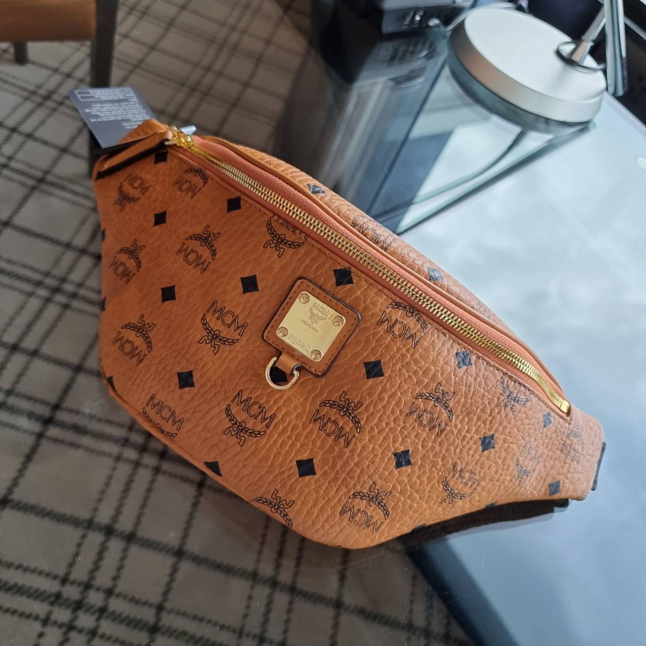 M.C.M FURSTEN BELT BAG IN VISETOS กระเป๋าคาดอกยอดฮิต หนุ่มๆสาวๆใช้ได้ไม่มีเบื่อ รุ่นขายดี ลายวิเซโต้เอกลักษณ์ ทั้งสปอร์ตและดูหรูในตัว ใช้งานง่าย ได้ทุกลุค วัสดุหนังแคนวาสคุณภาพดี มีช่องซิปหลัก และซิปด้านหลังกระเป๋า ภายในเป็นช่องโล่งบุผ้าซับอย่างดี รุ่น un