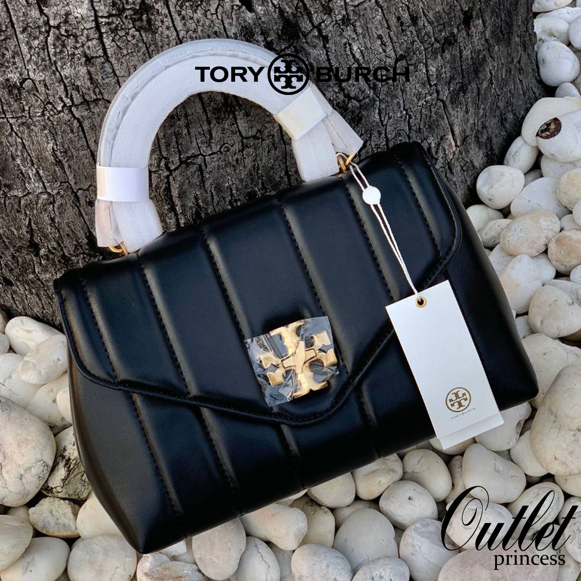 TORY BURCH KIRA QUILTED SMALL BAG พร้อมส่งที่ไทย ไม่ผิดหวังแน่นอนค่ะ! กระเป๋าหิ้วหรือสะพายข้างได้ วัสดุหนังแกะแท้ทั้งใบ ((หนังแกะจะมีคุณภาพดีเงานิ่มและแพงกว่าหนังวัวจ้า)) หนังนิ่มสวยงามมากๆค่ะ เปิดปิดกระเป๋าแบบหมุนล็อคแบบโลโก้แบรนด์ ใช้อะไหล่คลาสสิคดูหรูเ