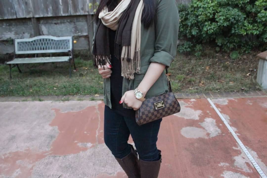 LV CROSSBODY CLUTCH BAG WITH CHAIN / LV Eva Clutch Crossbody Bag กระเป๋าสะพายวีไอพีพรีเมี่ยม วัสดุหนังแคนวาสคุณภาพ โลโก้เพลทอะไหล่ทอง คมชัด หรูหรา เปิด-ปิดกระเป๋าด้วยซิป ภายในเป็นช่องโล่ง ใส่ของใช้สำคัญได้สบายๆ มือถือ พาวเวอร์แบงค์ เครื่องสำอางค์ ของจุกจิ