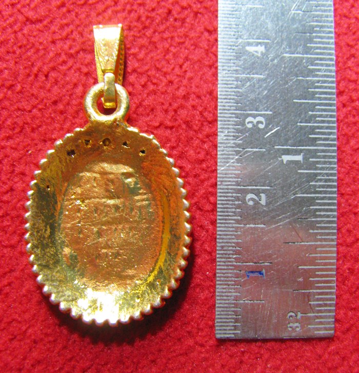 สินค้าหมดค่ะ ล็อกเก็ตพระแม่ลักษมีหงายพระหัตถ์โปรยสมบัติ(มั่งคั่งร่ำรวย)ล้อมเพชรพร้อมใบคาถาค่ะ