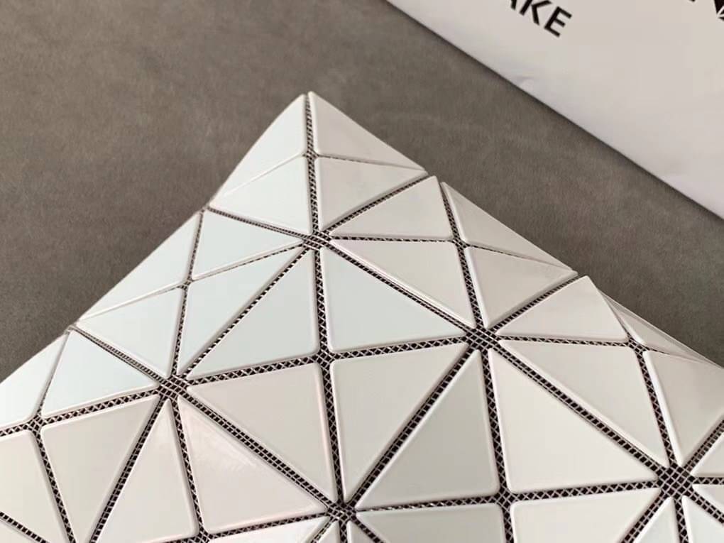 Vip 】ISSEY MIYAKE BAOBAO [white]