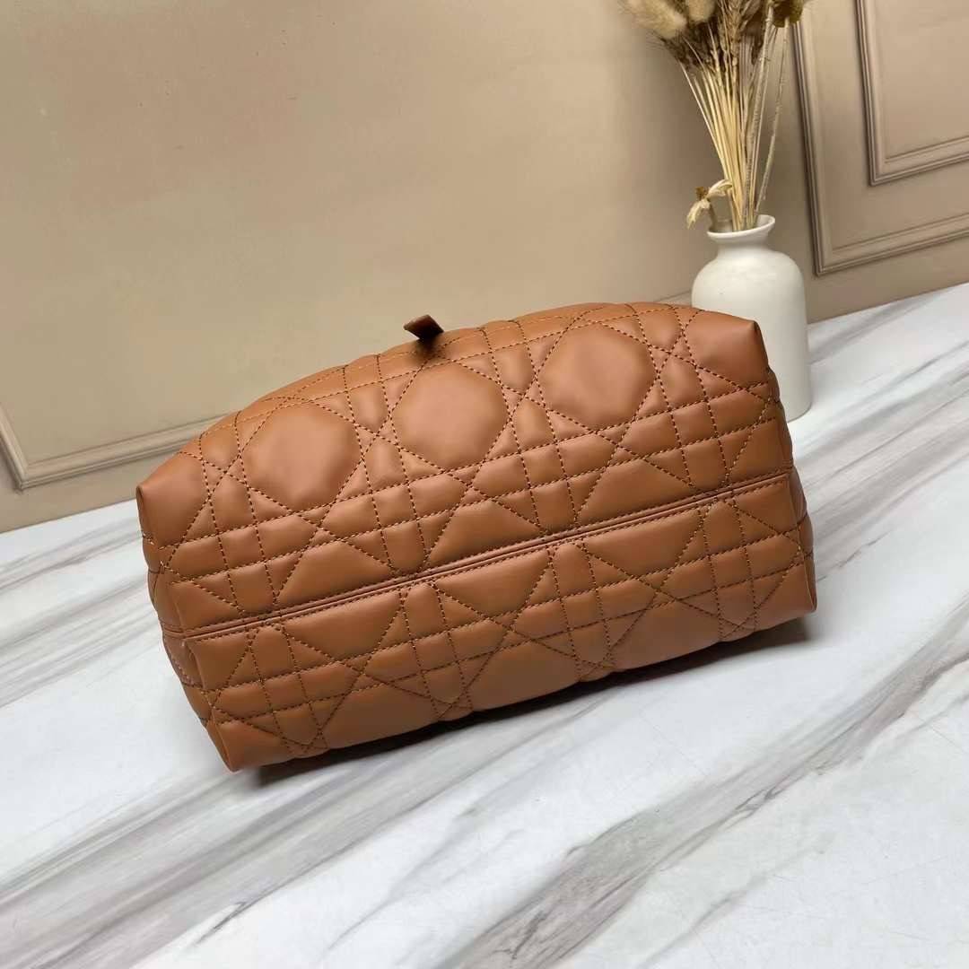 MEDIUM 30cm DIOR TOUJOURS BAG Macrocannage Calfskin / DIOR Tote Bag ออริ 1:1 พร้อมส่ง 5 สี กระเป๋าสะพายทรงโท้ท จุของได้เต็มที่ รูปทรงคลาสสิค หนังสวย หรูหราเกินราคา