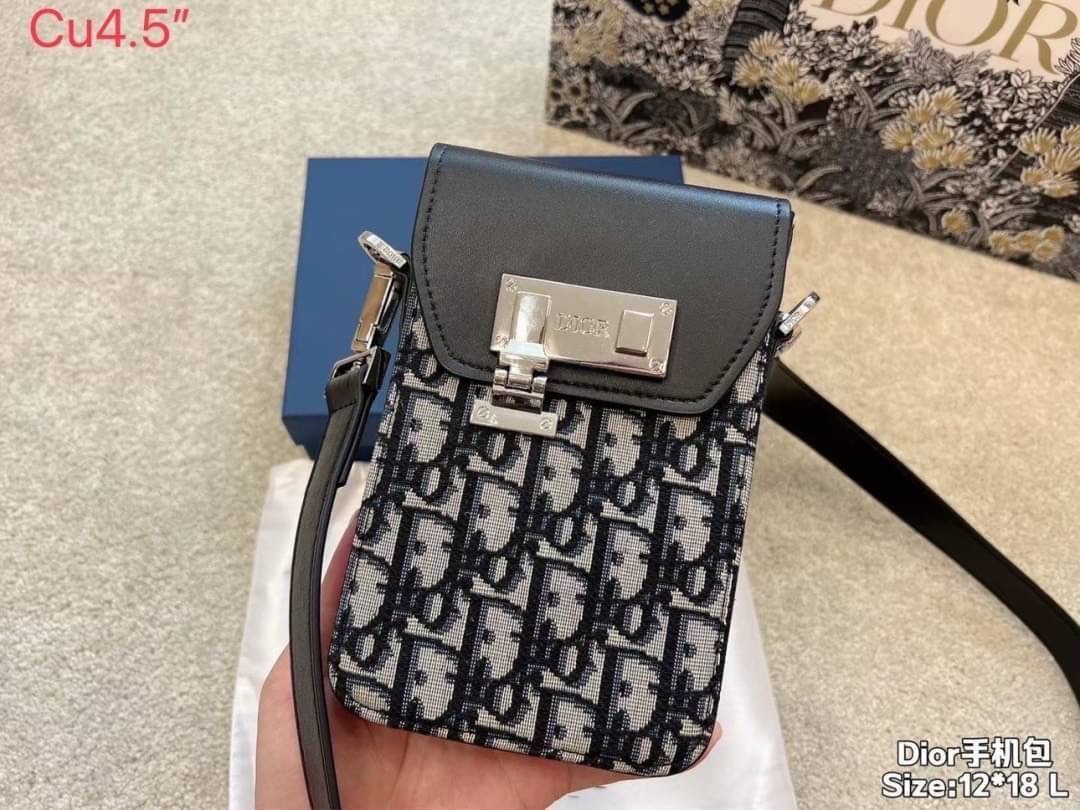 Dior Vertical Pouch | Mens Dior Pouches กระเป๋าสะพายทรงพอชผู้ชาย รุ่นใหม่ ทรงใช้งานง่าย สะดวก กะทัดรัด ภาพถ่ายจากงานขายจริง ใช้งานต่างประเทศได้