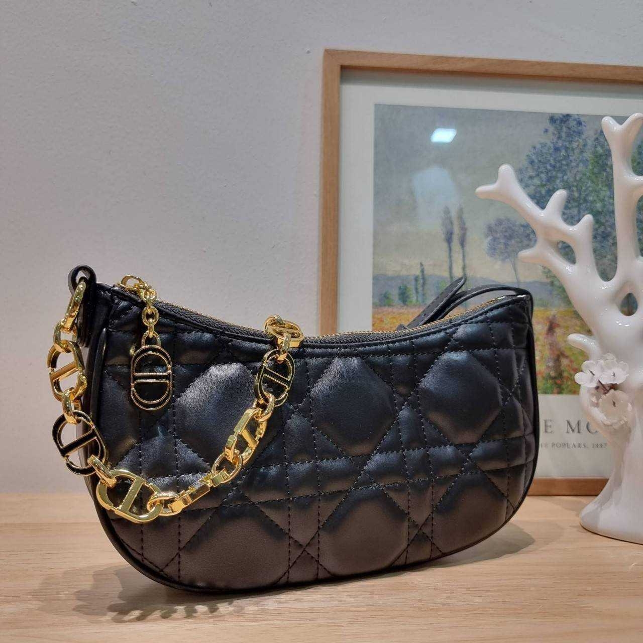 Dior Black Supple Macrocannage / CD LOUNGE BAG กระเป๋าสะพายทรงพอช สวยหรู ดีไซน์เรียบ แต่ดูแพง