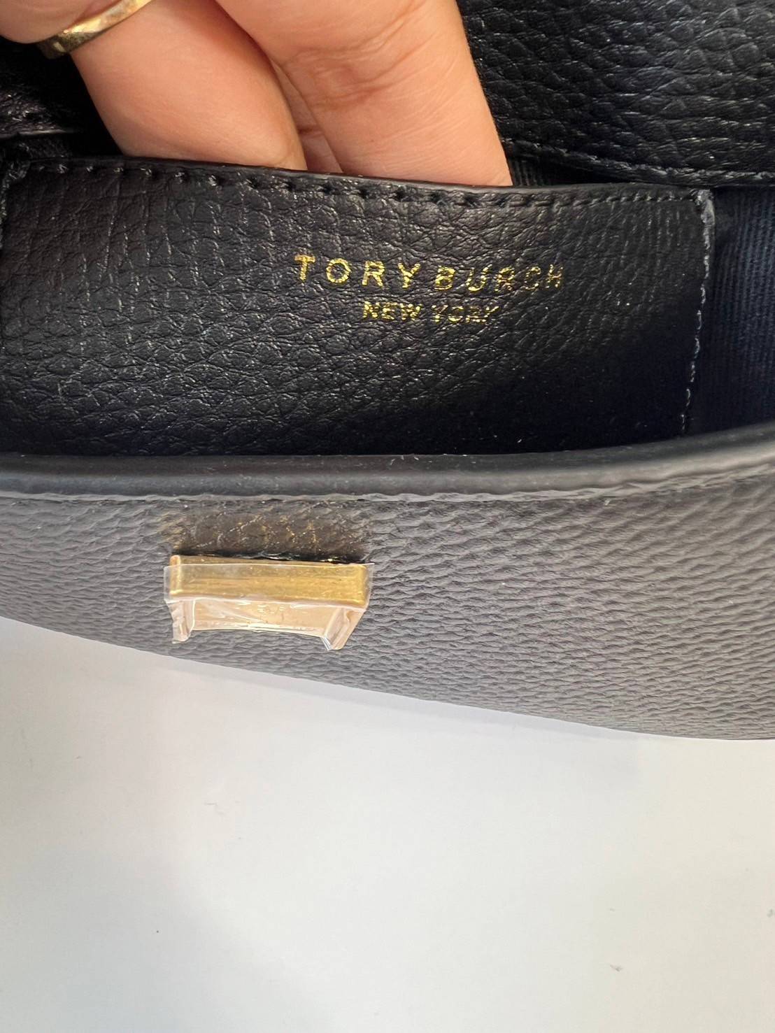 Tory Burch Britten Mini Top Handle Crossbody Bag กระเป๋าสะพายใบเล็กดีไซน์เรียบหรู เกรดออริ สลับแท้ 1:1 ใช้งานต่างประเทศได้