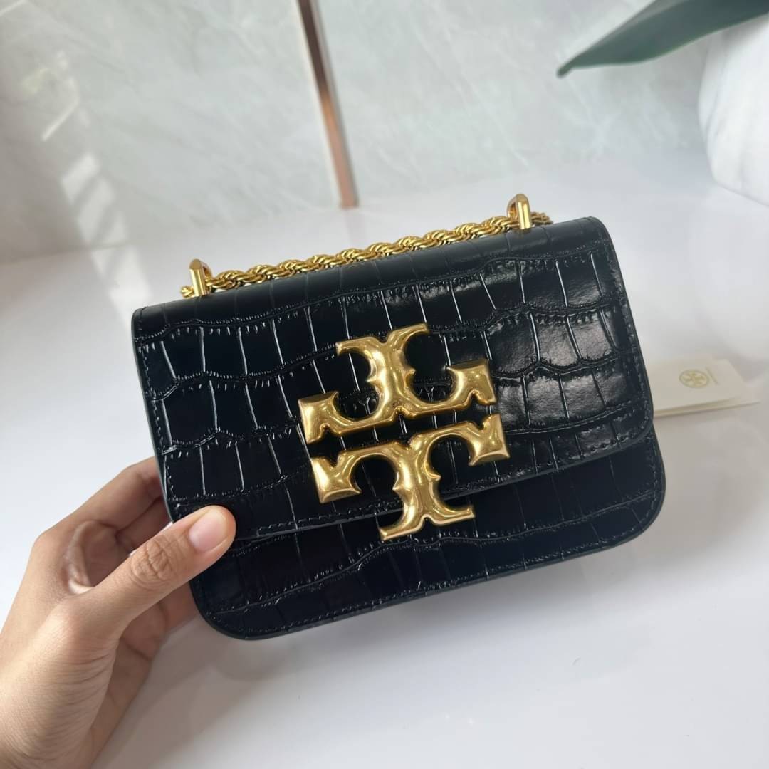 6 สี Tory Burch Croc Eleanor Small Bag / TORY BURCH ELEANOR CROC EMBOSSED LEATHER กระเป๋าสะพายหนังพิมพ์ลายจระเข้ ดีไซน์หรูหรา โด่นเด่นด้วยโลโก้แบรนด์อะไหล่ด้านหน้า และสายสะพายโลหะสีทอง