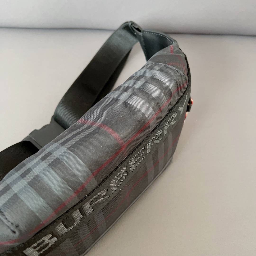 Burberry Vintage Check Sonny Belt Bag / BURBERRY FRAGRANCES BELT BAG วัสดุ 100% POLYAMIDE (Nylon & Canvas) กระเป๋าคาดเอว คาดอกแบบ UNISEX ใช้ได้ทุกเพศ ลายวินเทจตามแบบฉบับของแบรนด์
