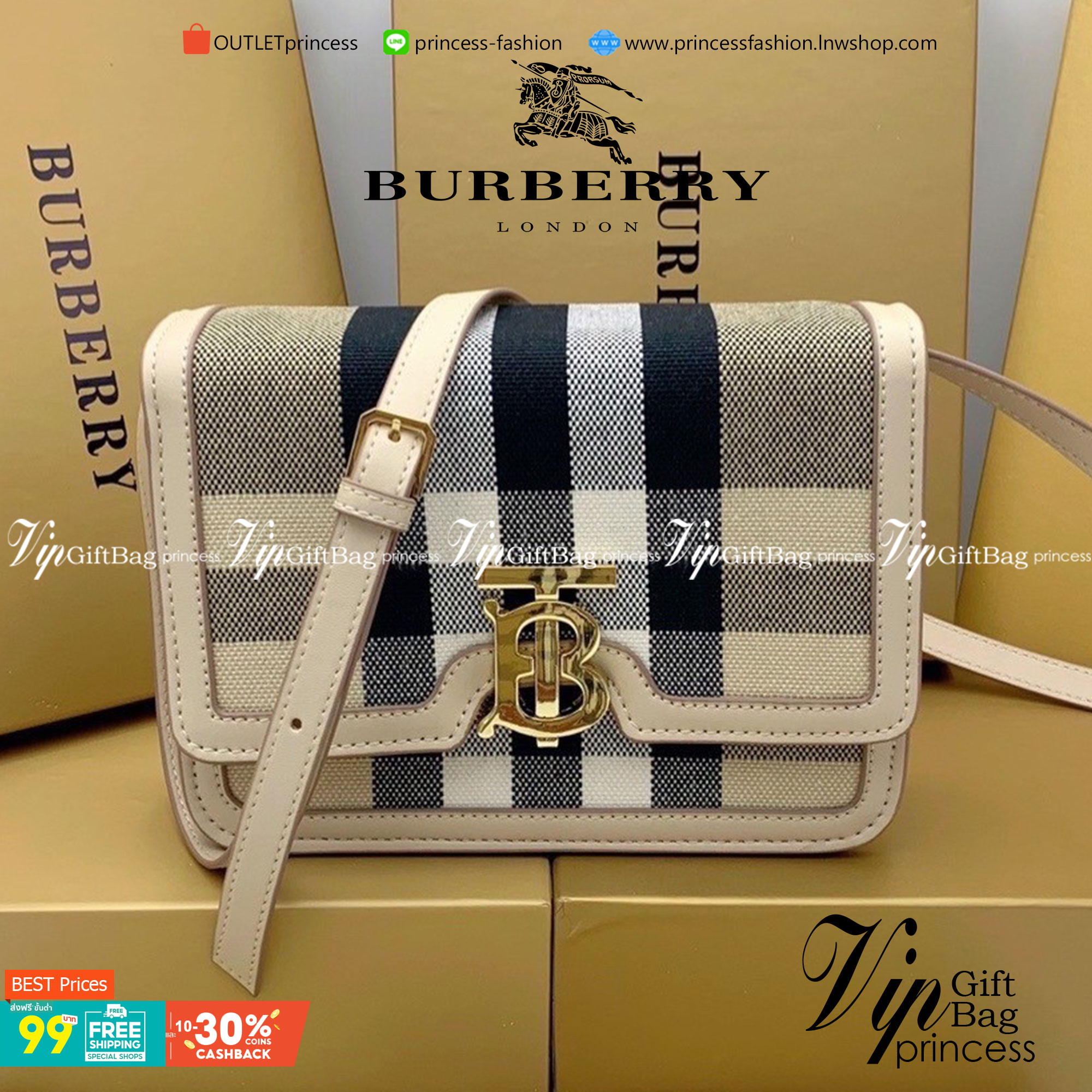 VIP 】กลับมาตามคำเรียกร้อง! ห้ามพลาด! Rare items! BURBERRY FRAGRANCES LEATHER CROSSBODY BAG วัสดุ Canvas & Leather ลาย Vintage คอลเลคชั่นใหม่ทรงเหลี่ยมสวยหรูดูดี เปิดปิดด้วยฝาปิดสัญลักษณ์รูปTB ภายในมีช่องแบ่งเป็นสัดส่วนสามารถใส่มือถือ iphone เงิน ของจ
