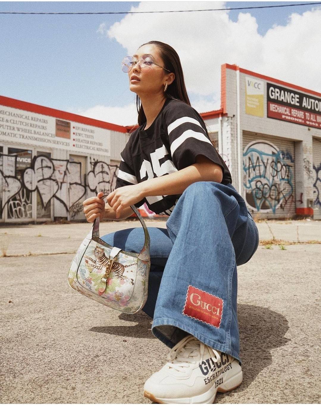 GUCCI SHOULDER BAG โปรเจคฉลองปีเสือ ปังฉุดไม่อยู่!! คอลเลคชั่นยอดฮิต GC multi bag ไซส์ใหญ่น่าสะพาย ดีไซน์ลวดลายชิคมากๆ!! โดดเด่นไม่ซ้ำใคร กับกระเป๋าสะพายวีไอพี พรีเมี้ยมกิ๊ฟที่จะทำให้หลงรักกันไปแบบสุดๆ มีดีเทลแฝงความหรูในตัว วัสดุหนังสังเคราะห์พรินท์ลายคม