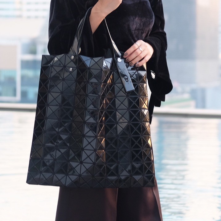 BAOBAO ISSEY MIYAKE 10x10 BLOCK TOTE BAG 39cm กระเป๋าถือทรง shopping โท้ทใบใหญ่ลายตาราง เกรดออริจินอล ภาพสินค้าถ่ายจากงานขายจริง ใช้งานต่างประเทศได้