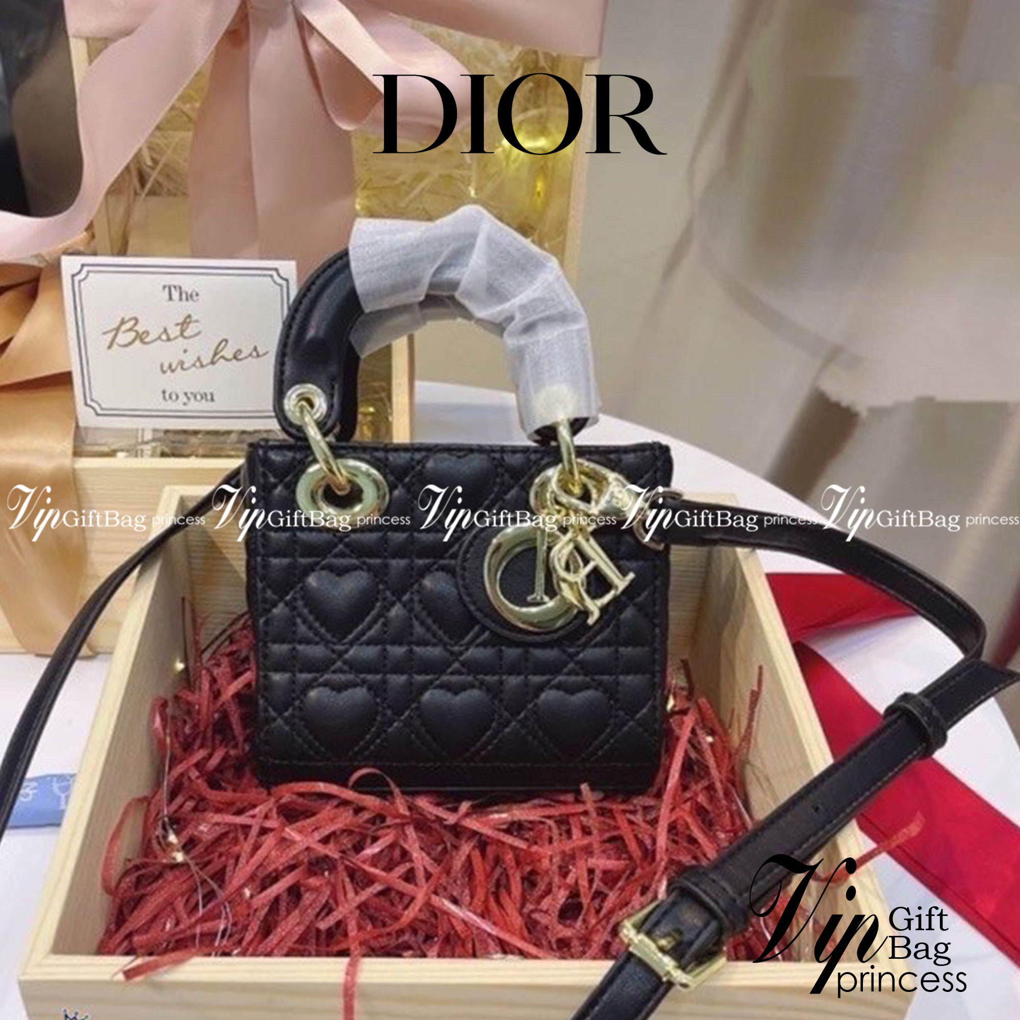 DIOR CD LADY BAG Lambskin with Heart Motif Black / Christian Dior Lady Dior Ultra-Matte Bag ดีไซน์เรียบง่าย แต่แฝงไปด้วยความหรูหรา ทรงกล่องคลาสสิค วัสดุหนังแท้ลายหัวใจ มีหูจับในตัวและสายครอสบอดี้สุดเลิศ แนะนำถือออกงานคือแพรวพราว โดดเด่นกว่าใคร จัดไปจ้า คุ