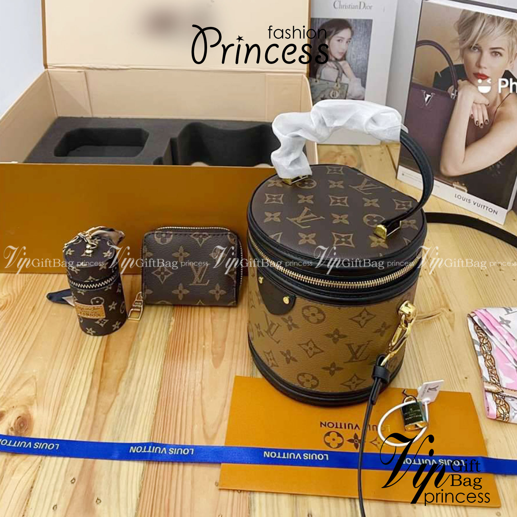 LV CANNES BAG box set ชวนสะสม ที่จับเอารุ่นยอดฮิต มามิกซ์รวมกับไอเท็มสุดคุ้มของมันต้องมี!! จัดเรียงให้อยู่ในกล่องสุดหรู ไม่ว่าจะตัวกระเป๋า กระเป๋าสตางค์ กระเป๋าจิ๋ว ใบไหนๆก็นำมาใช้งานได้จริง คุ้มค่ามากๆ แถมฟรี! ริบบิ้นลายลิมิเต็ด รวมรวบไว้ให้ได้สะสมกันพร้