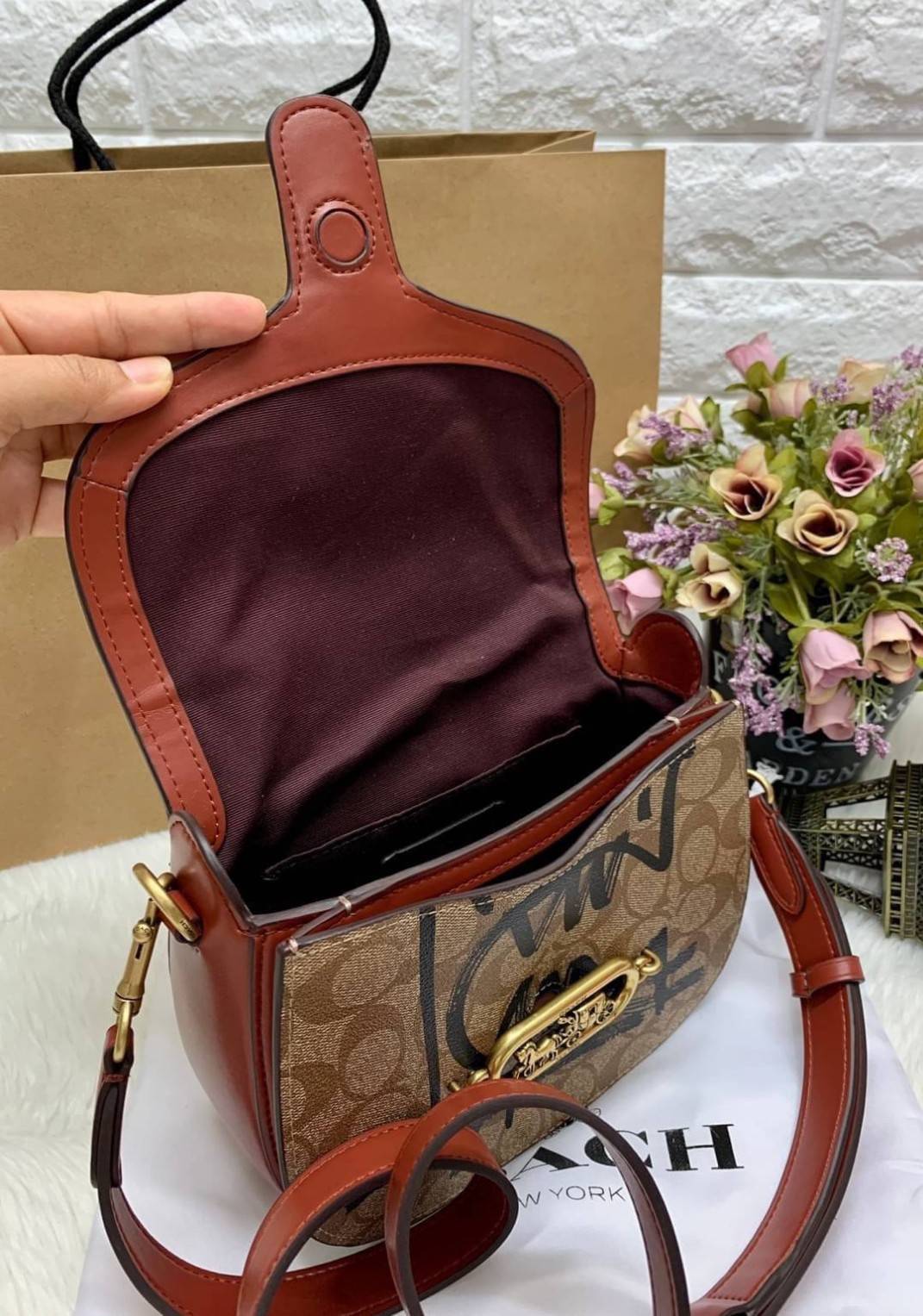 ของแท้ 💯% ได้ไปไม่ผิดหวังแน่นอนค่ะ! 📌Limited edition!! COACH REXY X GUANG YU CROSBODY BAG ((1501))