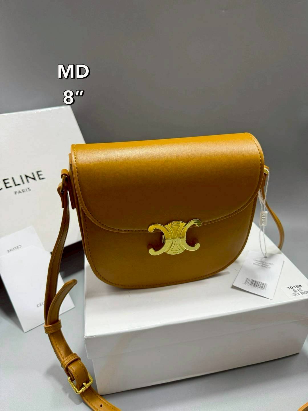 CELINE Besace Clea in Shiny กระเป๋าสะพายทรงสวย โค้งมนอยู่ทรงพร้อมโลโก้หน้าสีทองสวยหรู Best item ดีไซน์เรียบหรูดูแพง ฮิตสุดในเกาหลี ใช้ได้ทั้งชายหญิง