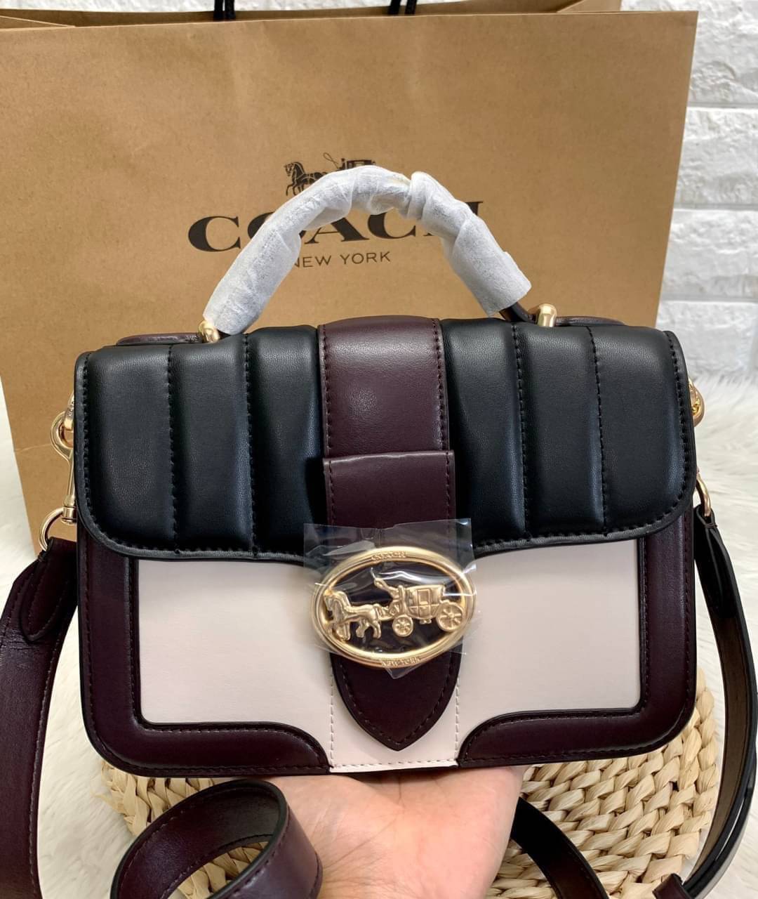 COACH SMALL GEORGIE TOP HANDLE IN BLOCKED SIGNATURE CANVAS ((6504//0468//6192//6015)) compact body portable shoulder bag 🌈ห้ามพลาด รุ่นแนะนำค่าา! พร้อมส่งทันที! กระเป๋าหิ้ว//สะพายข้างได้ วัสดุหนังแท้ 🔺หนึ่งใบทำลายหนังผสมกัน3แบบได้ลงตัวสวยง