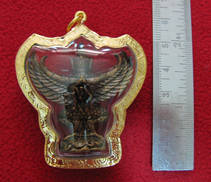 สินค้าหมดค่ะ จี้พญาครุฑมีฐานองค์ใหญ่เนื้อเม็ดมะขามเลี่ยมทองไมครอนพร้อมใบคาถาค่ะ