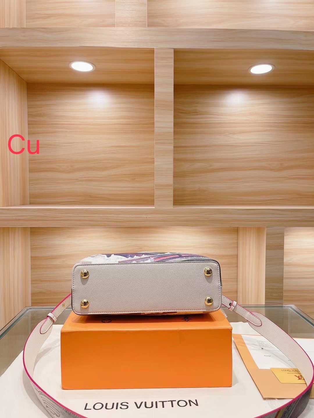 LV Capucines BB Bag Huang Yuxing / LV Bag พร้อมส่ง กระเป๋าถือสุดหรู ดีไซน์ทรงคลาสสิค ดีงามม้ากกกก!! มาพร้อมหูจับในตัว **ราคาพิเศษสุดคุ้ม งานสวยเกินราคาค่ะ