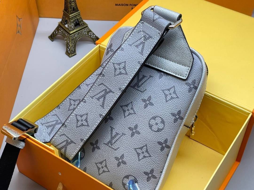 LV SLINGBAG OUTDOOR / LV Phone bag เกรดออริจินอล ใช้ได้ทั้งผู้หญิงผู้ชาย พร้อมส่งที่ไทย ภาพสินค้าถ่ายจากงานขายจริง ใช้งานต่างประเทศได้