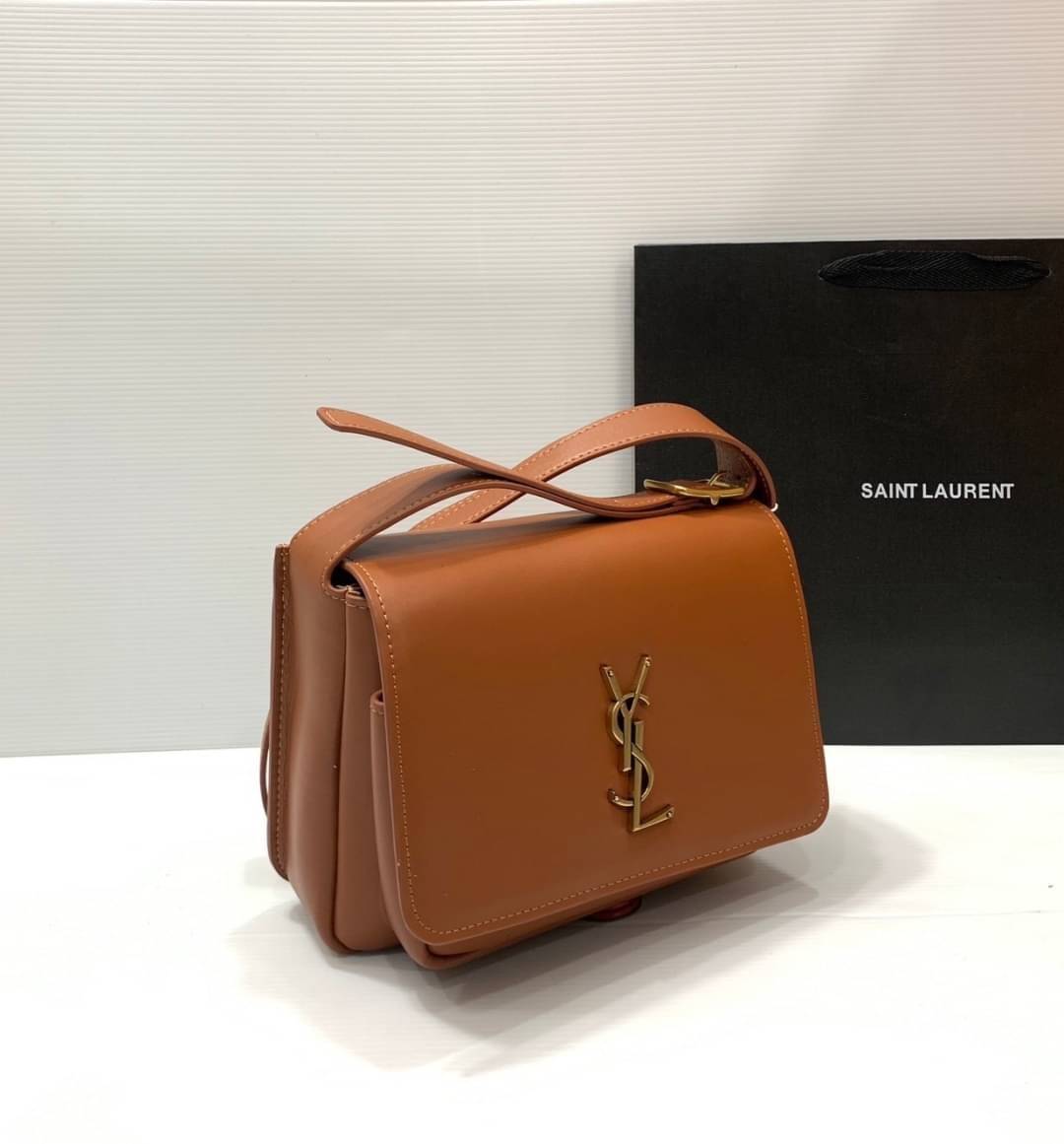 YSL Niki BESACE Brick Leather Bag กระเป๋าสะพายไหล่หูจับในตัว หรูหราขั้นสุด เสิร์ฟมาให้สวยทันใช้ปีใหม่แน่นอนค่า ใบจริงดูแพงเกินคุ้ม