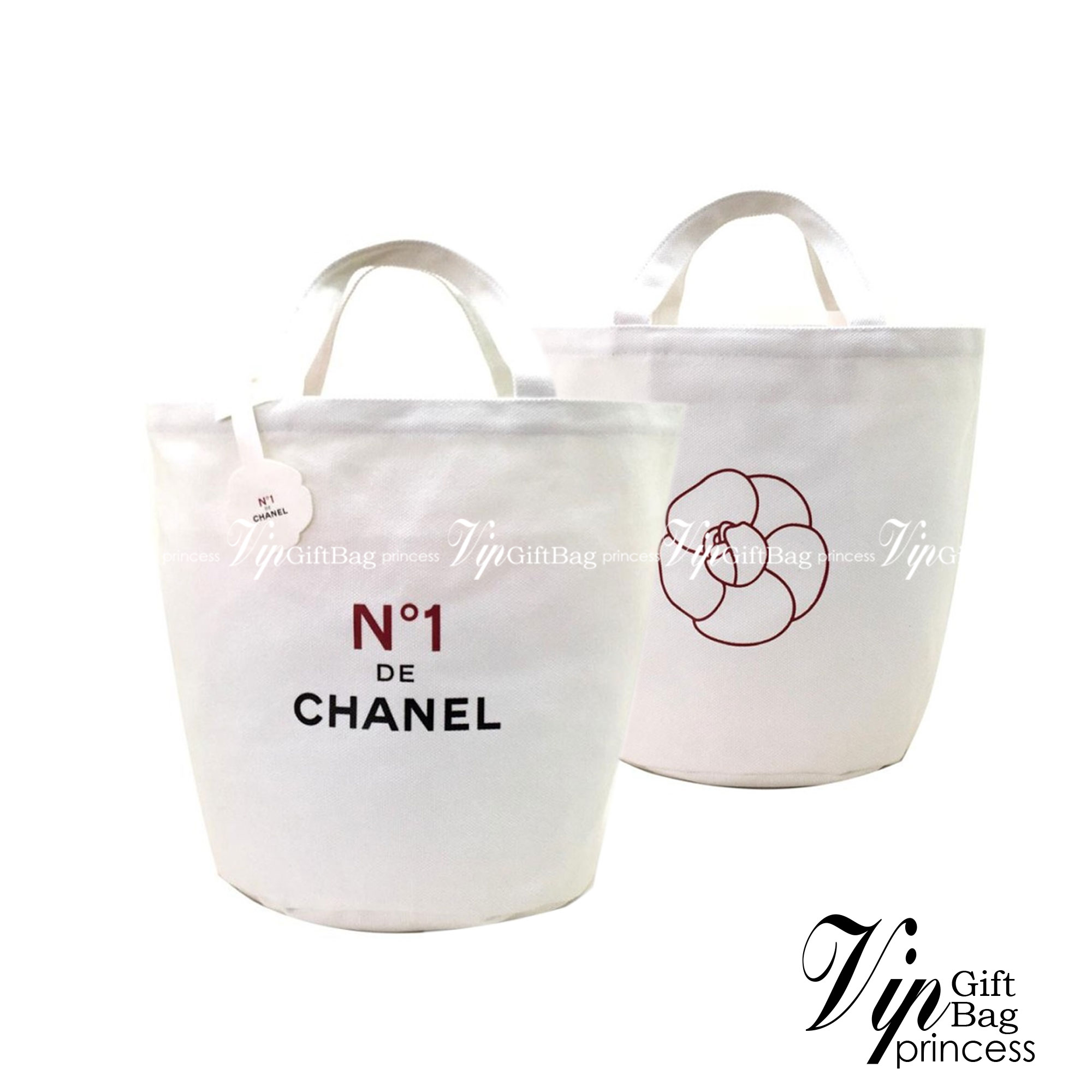 Chanel tote bag no.1 / CHANEL MINI COTTON SHOPPING BAG กระเป๋าผ้าช็อปปิ้งงานพรีเมียม ตัวกระเป๋าผ้า ผลิตจากวัสดุออแกนิค คอตตอน100% สีขาวครีม สกรีนลายด้านหน้า ขนาดกำลังดี ฐานเป็นทรงกลม ทำให้จุได้ได้ค่อนข้างเยอะ น้ำหนักเบา เหมาะกับวันสบายๆเลยค่า