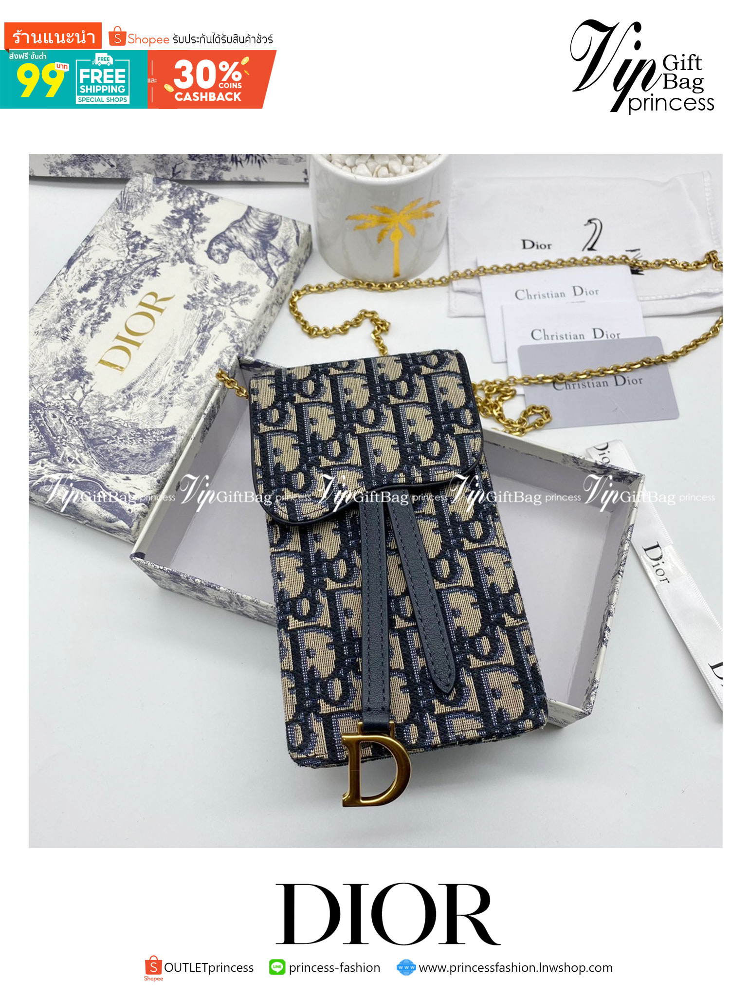 หนังแท้ DIOR PHONE BAG / DIOR PHONE HOLDER BAG กระเป๋าใส่โทรศัพท์เอกลักษณ์ของความหรู สายสะพายโซ่อะไหล่ทอง วัสดุหนังแท้และผ้า Jacquard อย่างดีสวยงามที่สุด ผสมผสานความสง่างามและคลาสสิกที่เข้ากับยุคสมัย ด้านหน้าโดดเด่นด้วยซิกเนเจอร์แบรนด์ เป็นอีกหนึ่งรุ่นที่
