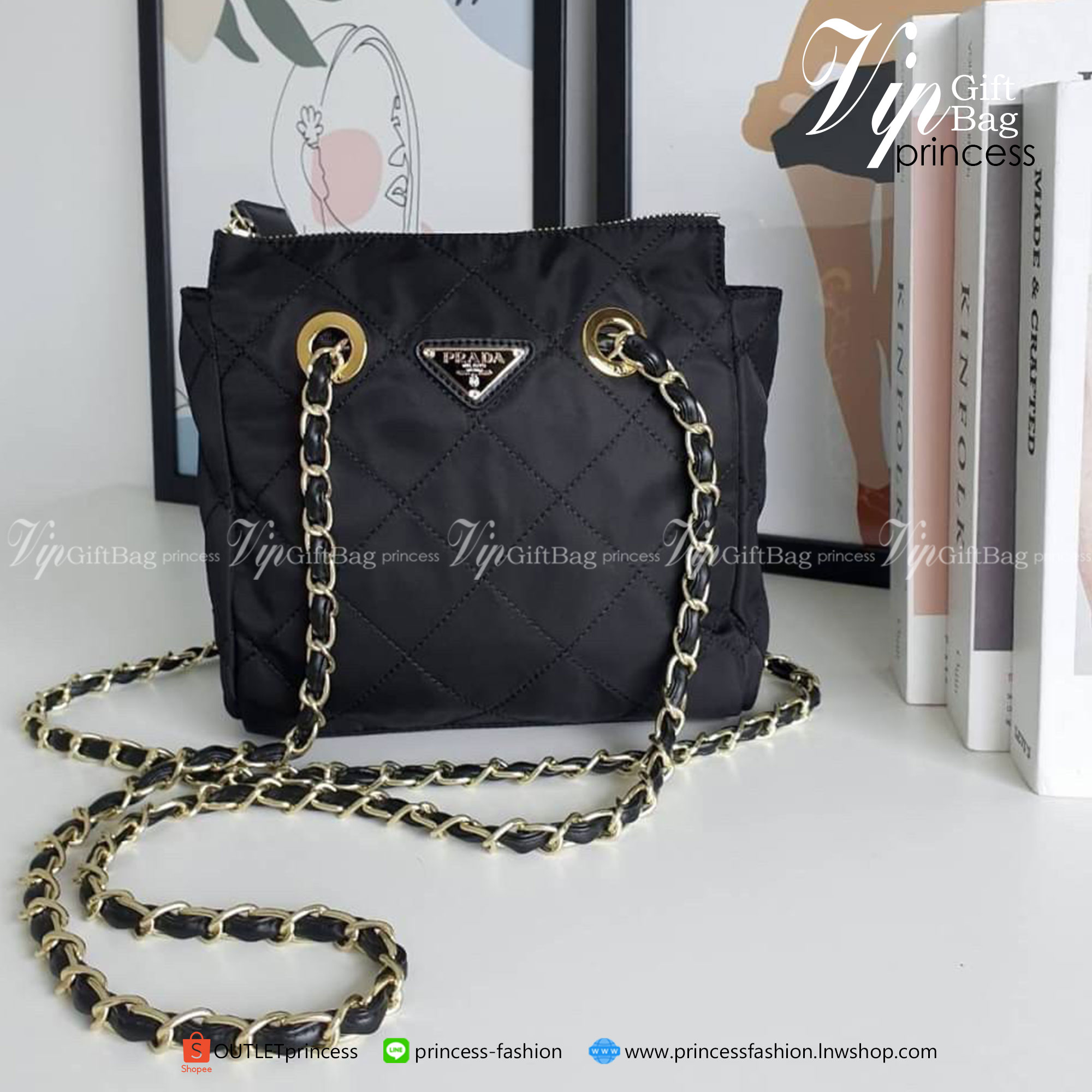 รุ่นใหม่มาแรง จากแบรนด์ Prada วัสดุทำจากผ้าNylon อย่างหนา กันน้ำได้ อะไหล่ทองทั้งใบ