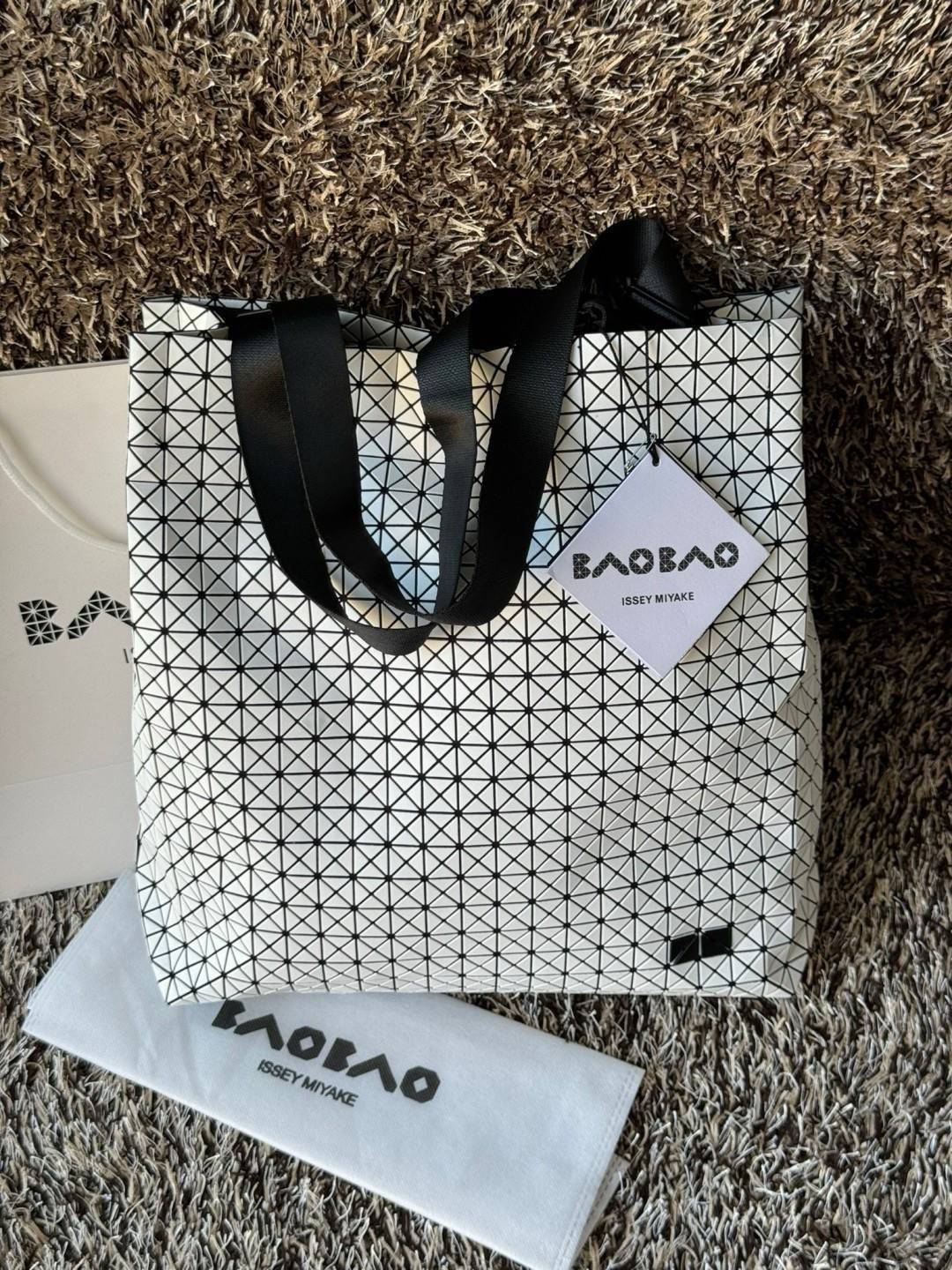 พร้อมส่ง 5 สี Baobao Issey Miyake Cart S geometric tote bag กระเป๋าถือทรงโท้ทลายเรขาคณิต 🧡 เกรดออริจินอล 1:1 สลับแท้ ใช้งานต่างประเทศได้