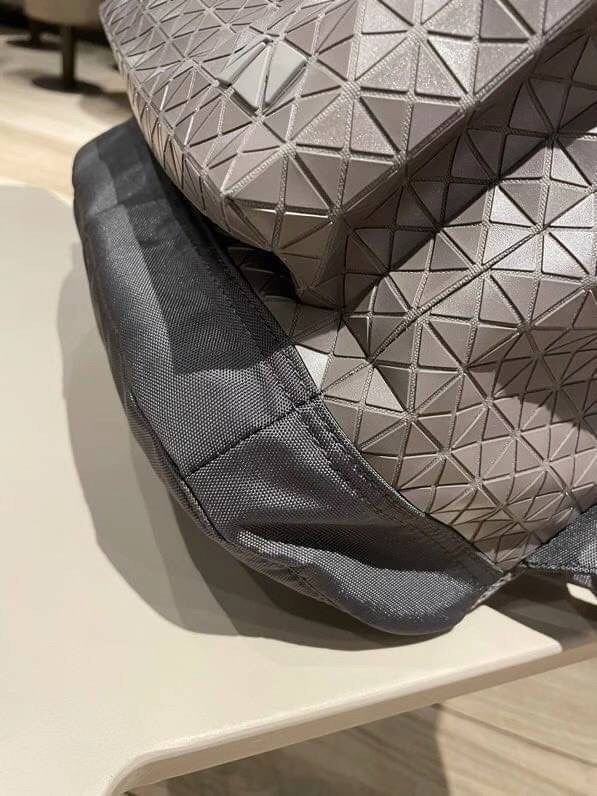 VIP GIFT 】BAOBAO ISSEY MIYAKE Daypack One Tone Backpack