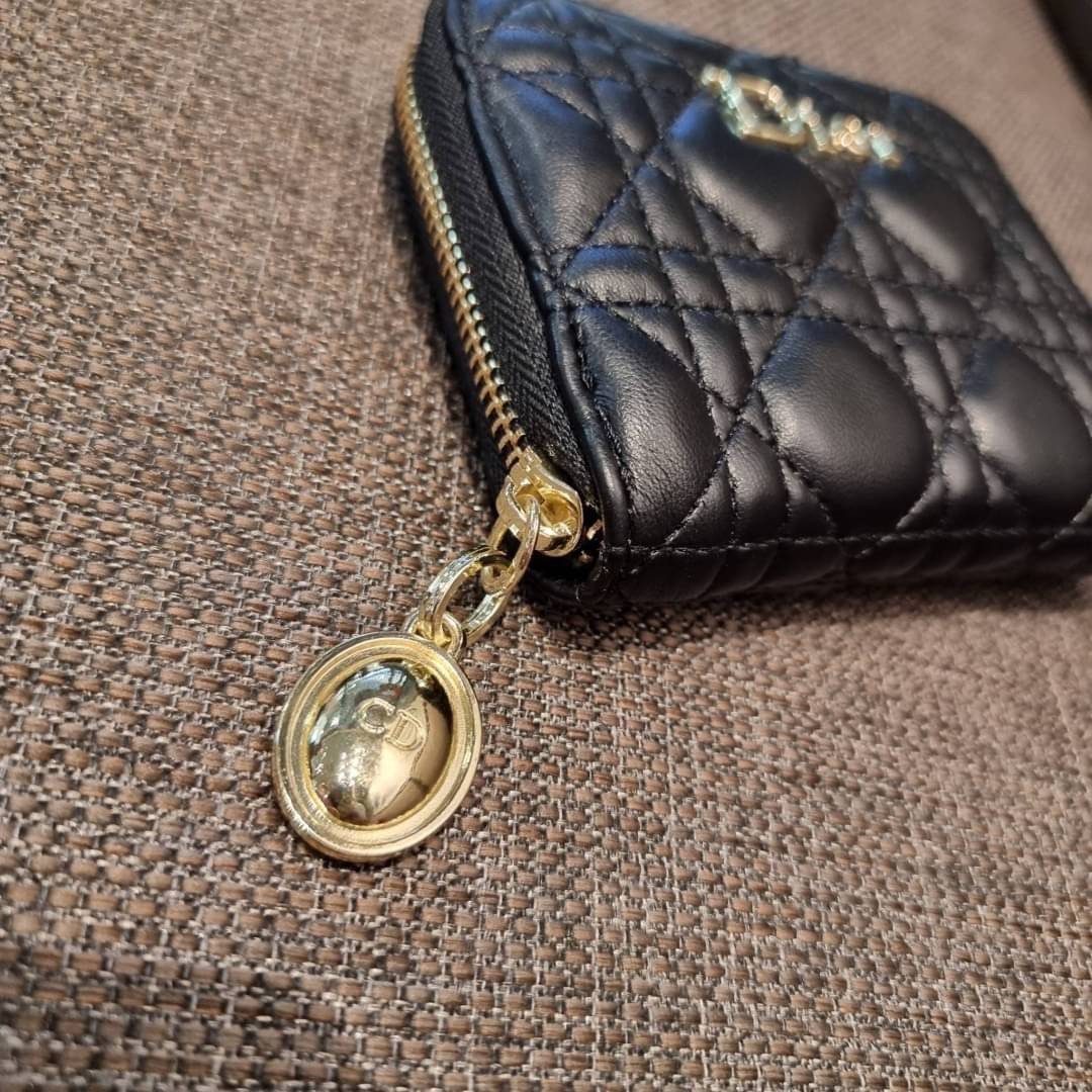 DIOR SET BAG / DIOR 30 Montaigne Bag / CD LIMITED EDITION GIFT BOX WITH GOLD STAR BOUTIQUE SET พร้อมเสิร์ฟครบชุด แรร์ไอเท็ม ที่ถูกรวมไว้ในหนึ่งเดียว กับ gift box limited จัดให้ทั้งกระเป๋าสะพายสุดหรู กระเป๋าสตางค์ใบสั้นรุ่นคลาสสิค ribbon เข้าเซ็ท และ gold 