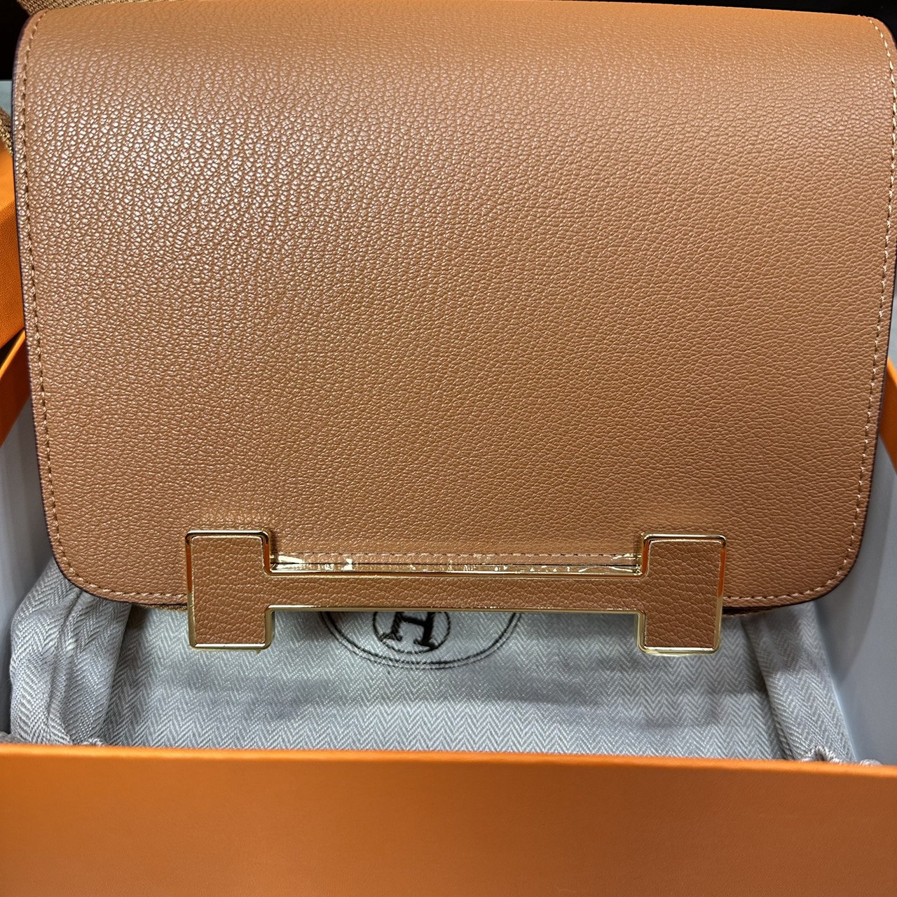 HERMES Chevre Mysore Geta Messenger Bag 20cm กระเป๋าทรงกล่องแมสเซ็นเจอร์แบรนด์หรู เอกลักษณ์ของความสง่างาม เกรดออริ สลับแท้ 1:1 ใช้งานต่างประเทศได้