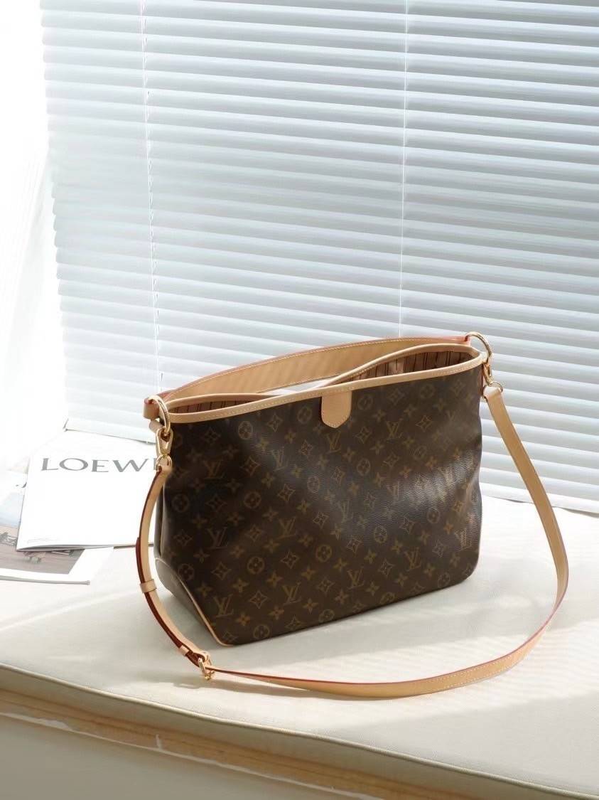 Louis Vuitton Monogram Delight Canvas กระเป๋าสะพายข้างทรงสูงใบใหญ่หนังแกะสังเคราะห์ หูหิ้วปั้มโลโก้ ด้านในมี1ช่องซิป 1ช่องใส่ของจุกจิ๊ก อะไหล่ทองหรูหรา มีสายยาว ถอดสายได้ ปรับระดับได้ จุของได้เยอะ หรูหรา สวยงาม เหมาะกับทุกโอกาศ ต้องมีติดตู้ห้ามพลาดเลยค่า