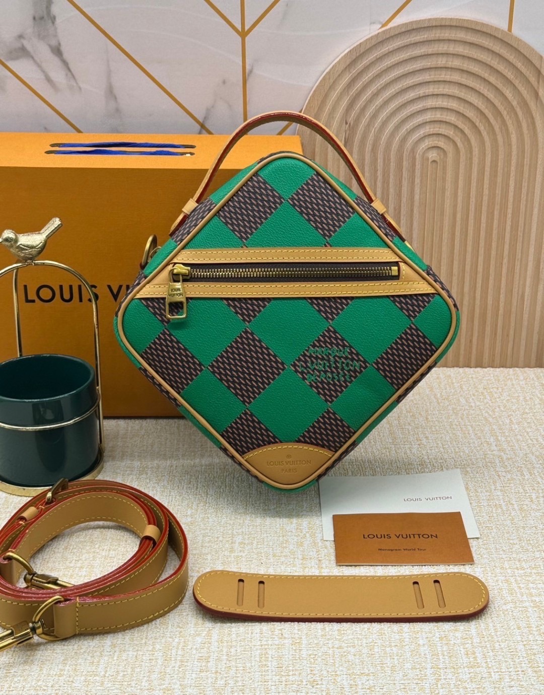 LV Chess Messenger Bag Jaune Mat / Green / Red / Blue กระเป๋าสะพายแมสเซนเจอร์ทรงเหลี่ยมรุ่นใหม่ ลายตารางหมากรุก Damier เอกลักษณ์ของความหรู โทนสีสดใสมีชีวิตชีวา ปรับลุคปัง กับการมาของความไฮคลาสรูปแบบใหม่ สุดไอโคนิค
