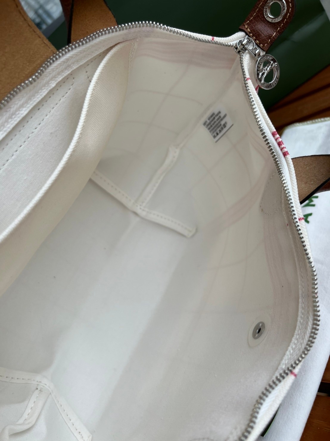 LONGCHAMP LE PLIAGE TORCHON Top handle bag - Red กระเป๋าถือขนาดเล็ก วัสดุผ้าฝ้าย อะไหลเงิน ตัดแต่งด้วยหนังวัวแท้ ผสมผสานแนวคลาสสิกแบบมินิมอลศิลปะการพับกระดาษแบบญี่ปุ่นดั้งเดิม