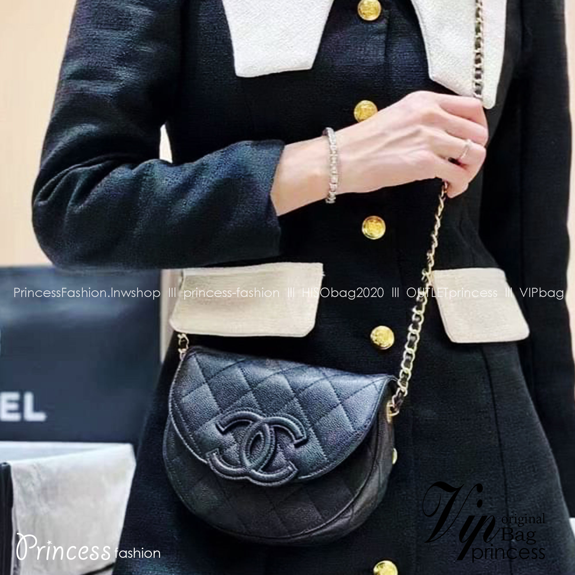 CHANEL VIP CROSSBODY CHAIN BAG กระเป๋าทรงครอสบอดี้ ที่กำลังมาแรงมาในตอนนี้ หนังพียูพรีเมี่ยมลายคาเวียร์ อะไหล่ทองวินเทจทั้งใบ ด้านหน้าประดับโลโก้หนูสุดหรู