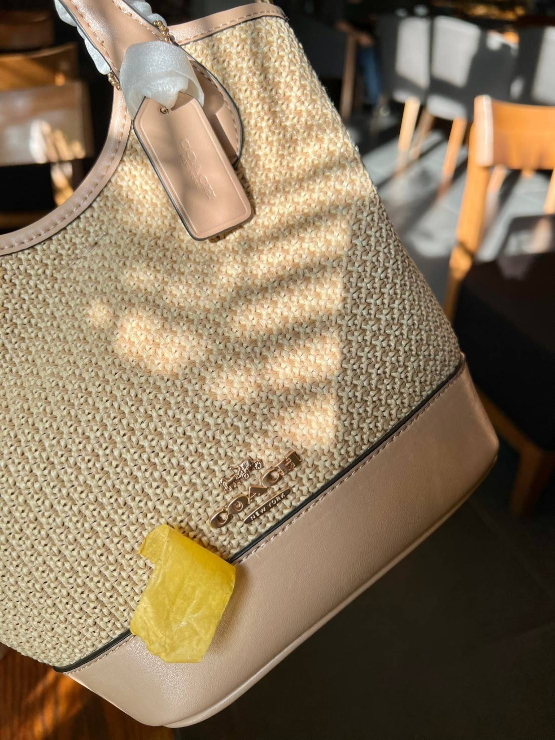 Coach Hanna Bucket Bag In Straw And Smooth Leather 7" กระเป๋าทรงถังงานทอน้ำหนักเบา จุของได้เยอะ เกรดท็อปออริ เกรดดีสุด สลับแท้ 1:1 ใช้ต่างประเทศได้