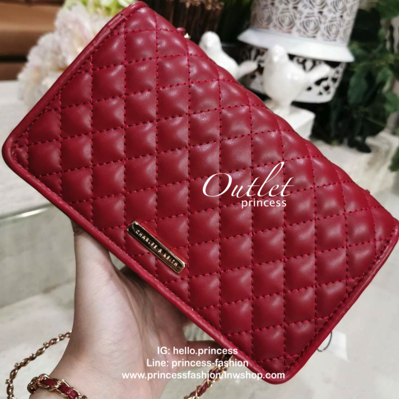 BEST SELLER! CHARLES & KIETH MINI CLUTCH BAG กระเป๋าสะพายทรงคลัชรุ่นยอดนิยมดีไซน์คลาสสิควัสดุหนังนิ่มลายตารางสวยอยู่ทรงขนาดมินิสไตล์ Chanel เปิดปิดด้วยตัวล๊อคแบบบิดอะไหล่ทอง ด้านหลังประดับโลโก้แบรนด์สวยดูดี มาพร้อมสายสะพายโซ่ร้อยหนัง Crossbody ได้สามารถซ้