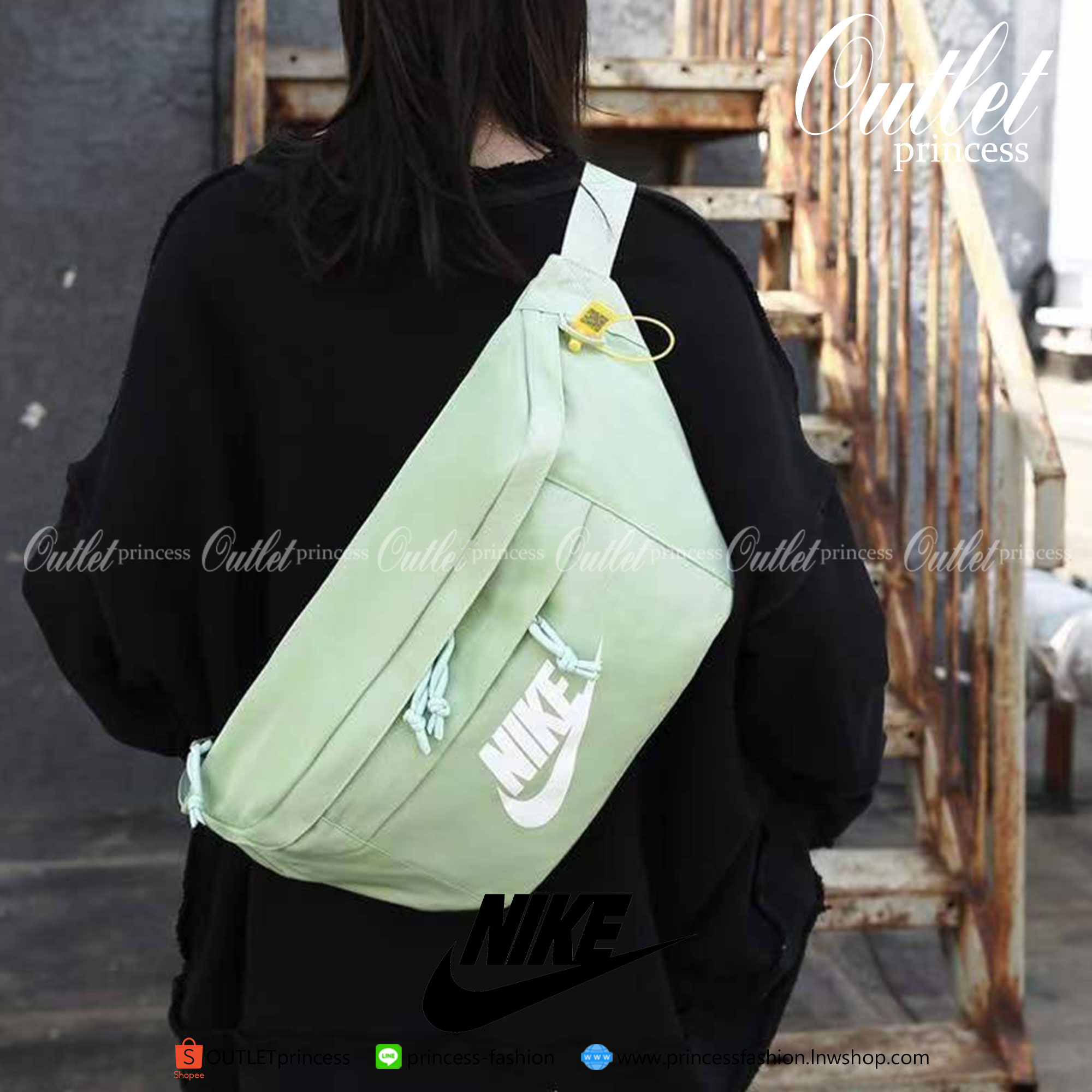 Nike Tech hip pack กระเป๋าคาดเอว Nike Tech รุ่นใหม่ชนช้อป!! ให้คุณหยิบใช้อุปกรณ์กีฬาและพกพาได้อย่างง่ายดาย