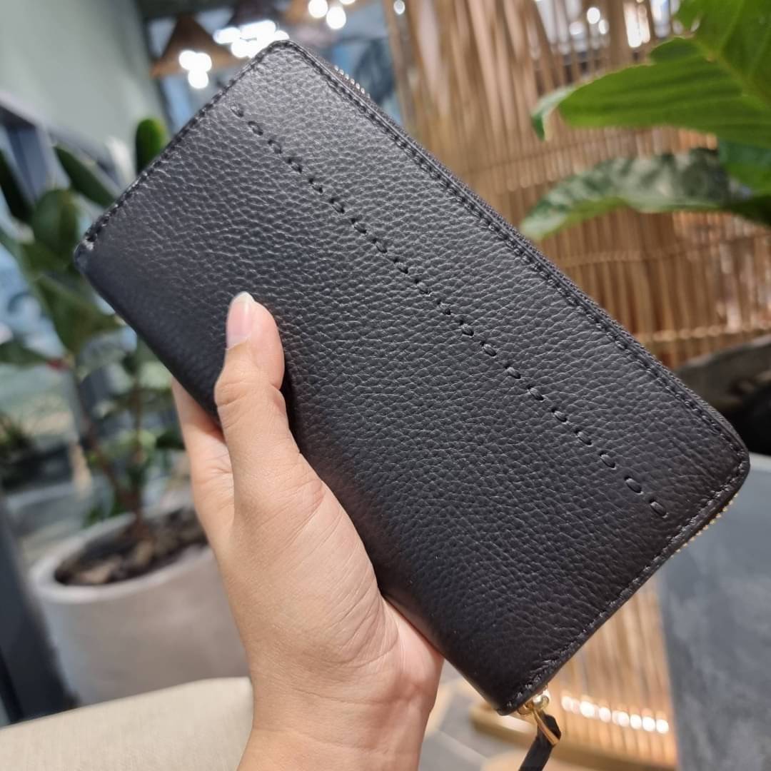 TORY BURCH MCGRAW ZIP CONTINENTAL WALLET กระเป๋าสตางค์ใบยาวรุ่นหายาก จัดเต็มสีสวยพร้อมส่ง ขนาดกำลังพอเหมาะ วัสดุหนังวัวสัมผัสดีมาก