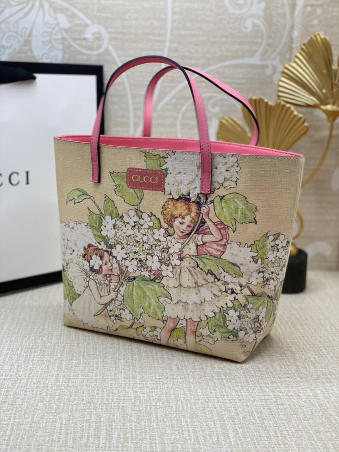 GUCCI Children's top-handle bag with tree faires print / Gucci kid tote เกรดออริจินอล วัสดุ Light pink Supreme canvas ภาพสินค้าถ่ายจากงานขายจริงใช้งานต่างประเทศได้