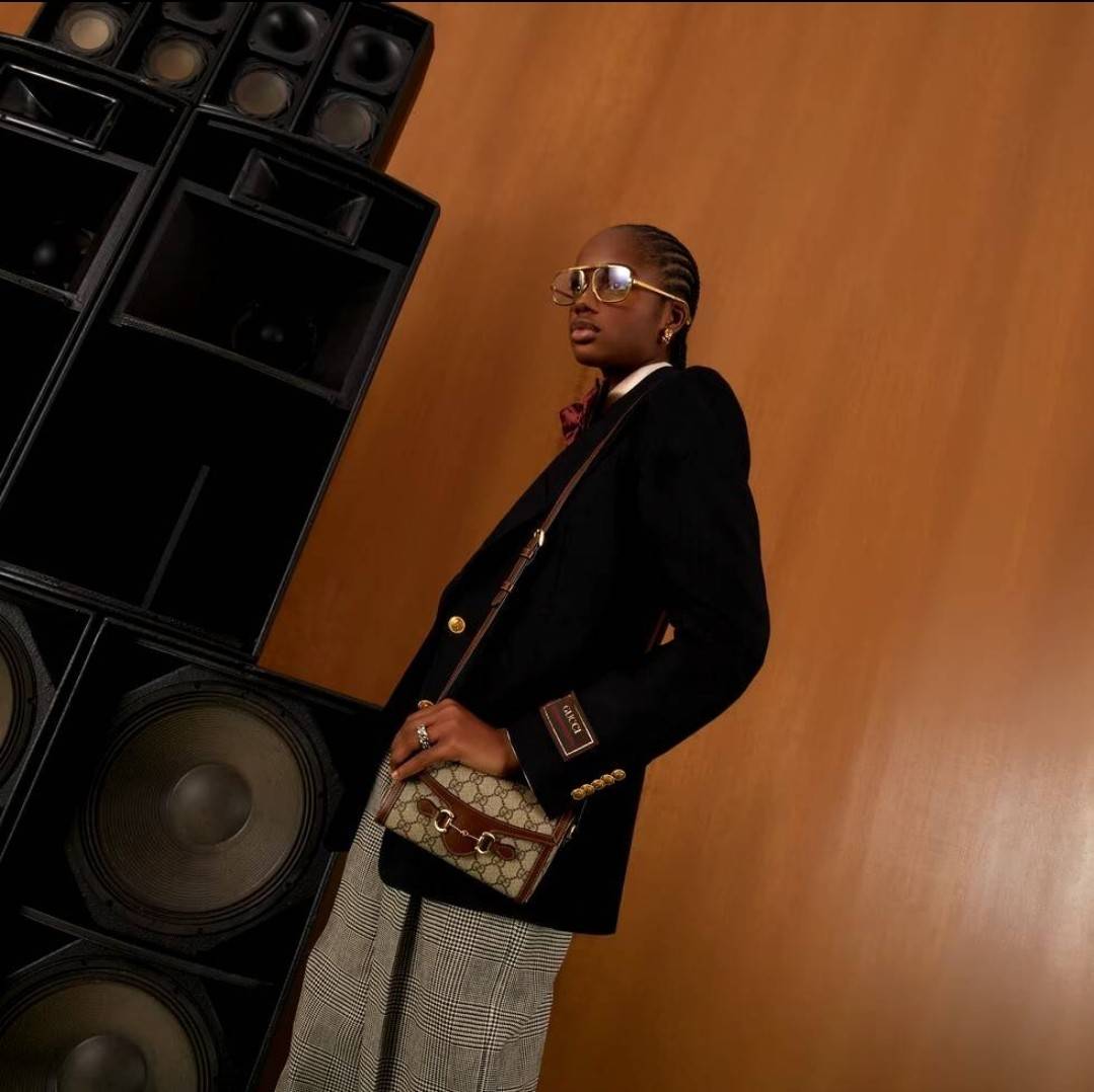 Gucci Horsebit 1955 Mini Bag / GC crossbody horizon mini bag กระเป๋าสะพายข้างขนาดกำลังดี สวยอยู่ทรง วัสดุหนังแคนวาสทนทาน แฝงความหรู เปิด-ปิดฝาสอดพร้อมแม่เหล็กในตัว ภายในเป็นช่องโล่ง ใส่โทรศัพท์ได้ทุกรุ่น พกแทนกระเป๋าสตางค์ ใส่บัตร ใส่ธนบัตรพกง่ายๆก็ได้ สา