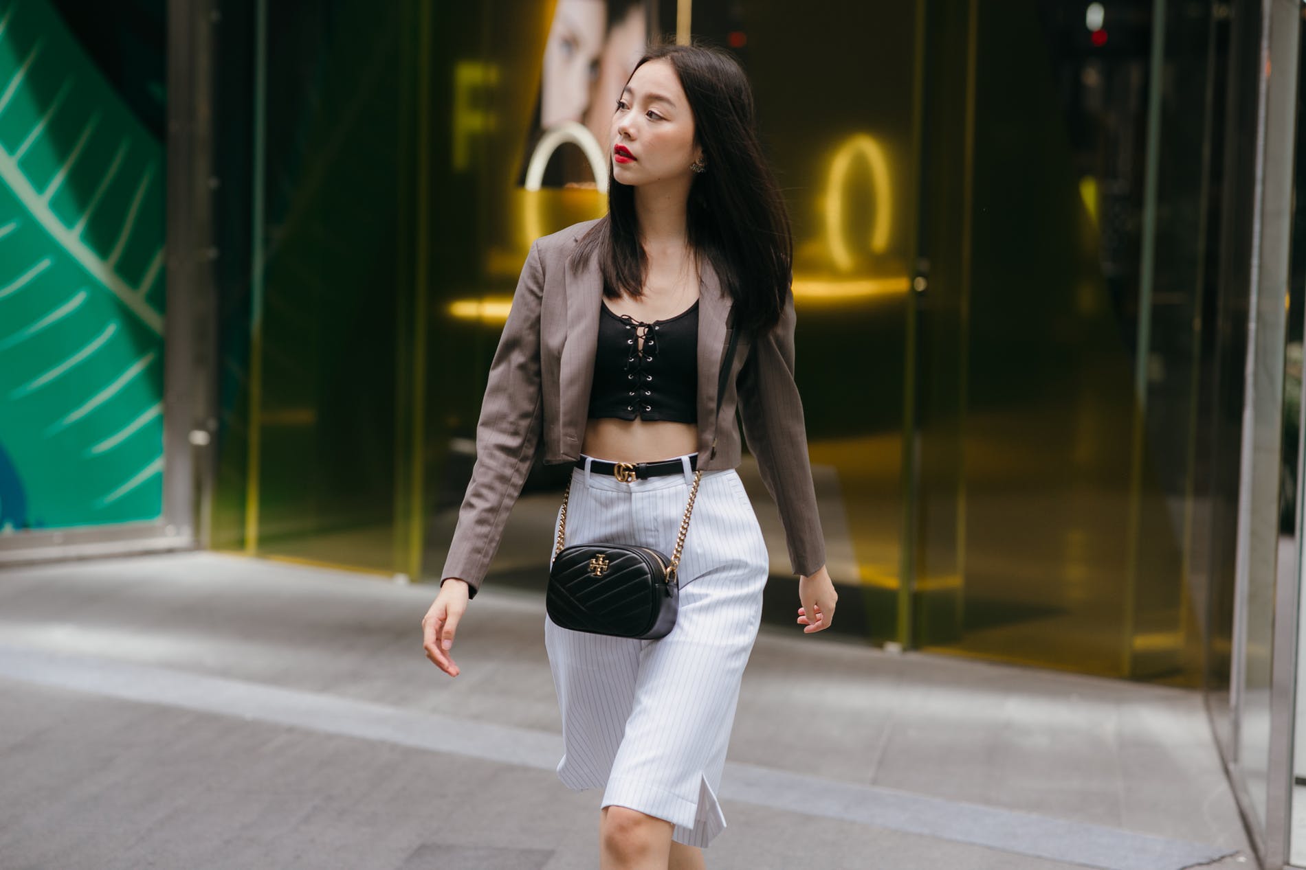 Tory Burch KIRA CHEVRON SMALL CAMERA BAG สาว ๆ ลุคคุณหนูไม่ควรพลาด Collection นี้เลยนะคะ เพราะ Kira Chevron เป็นรุ่นที่ตอบโจทย์และครองใจสาว ๆ ได้อย่างแท้จริง