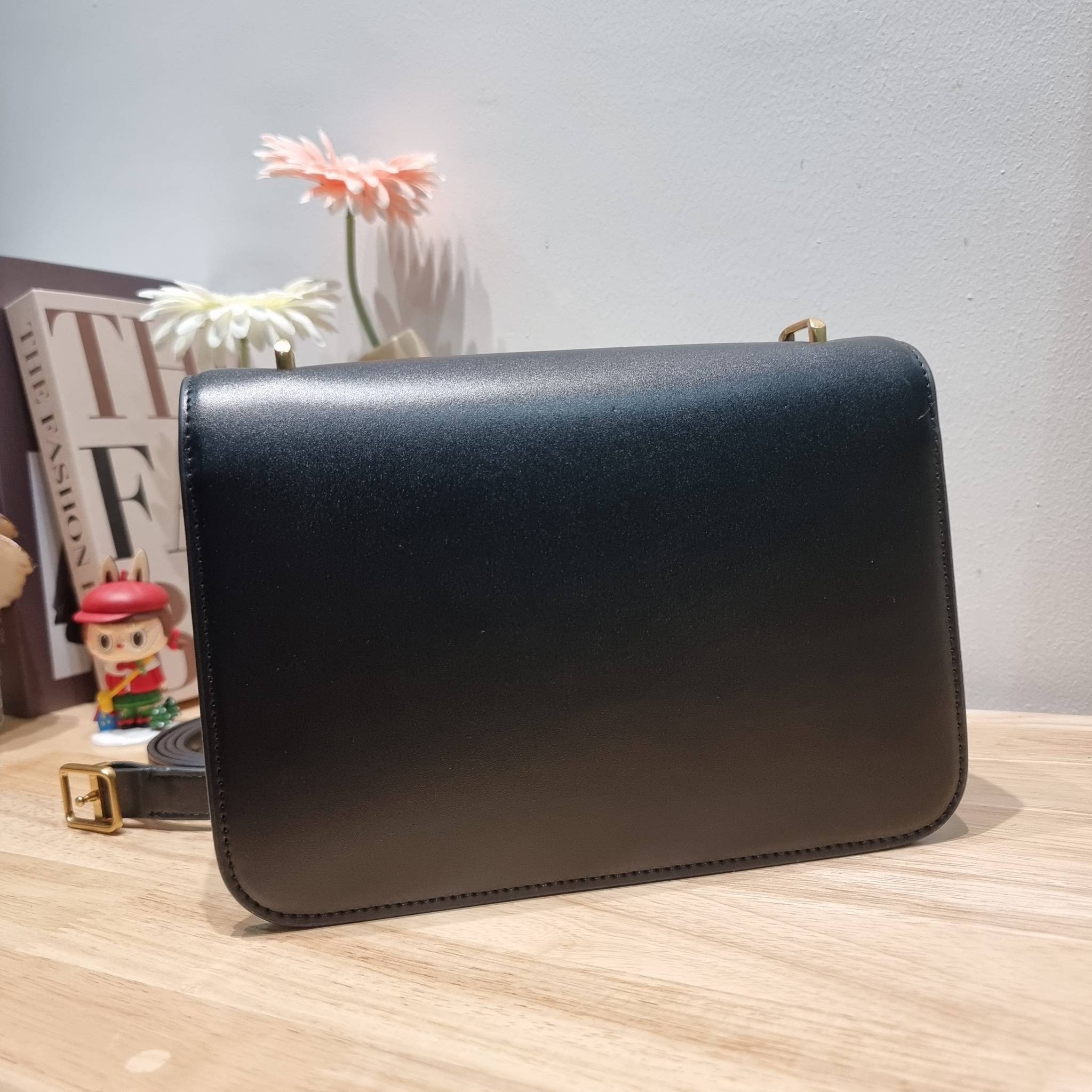 Tory Burch Bag / TORY BURCH ELEANOR CONVERTIBLE SHOULDER BAG รุ่นยอดนิยม กับไซส์ใหม่ ใหญ่จุคุ้ม! กระเป๋าสะพายข้าง ดีไซน์อยู่ทรง เรียบหรู! ผู้ดีกว่าใคร